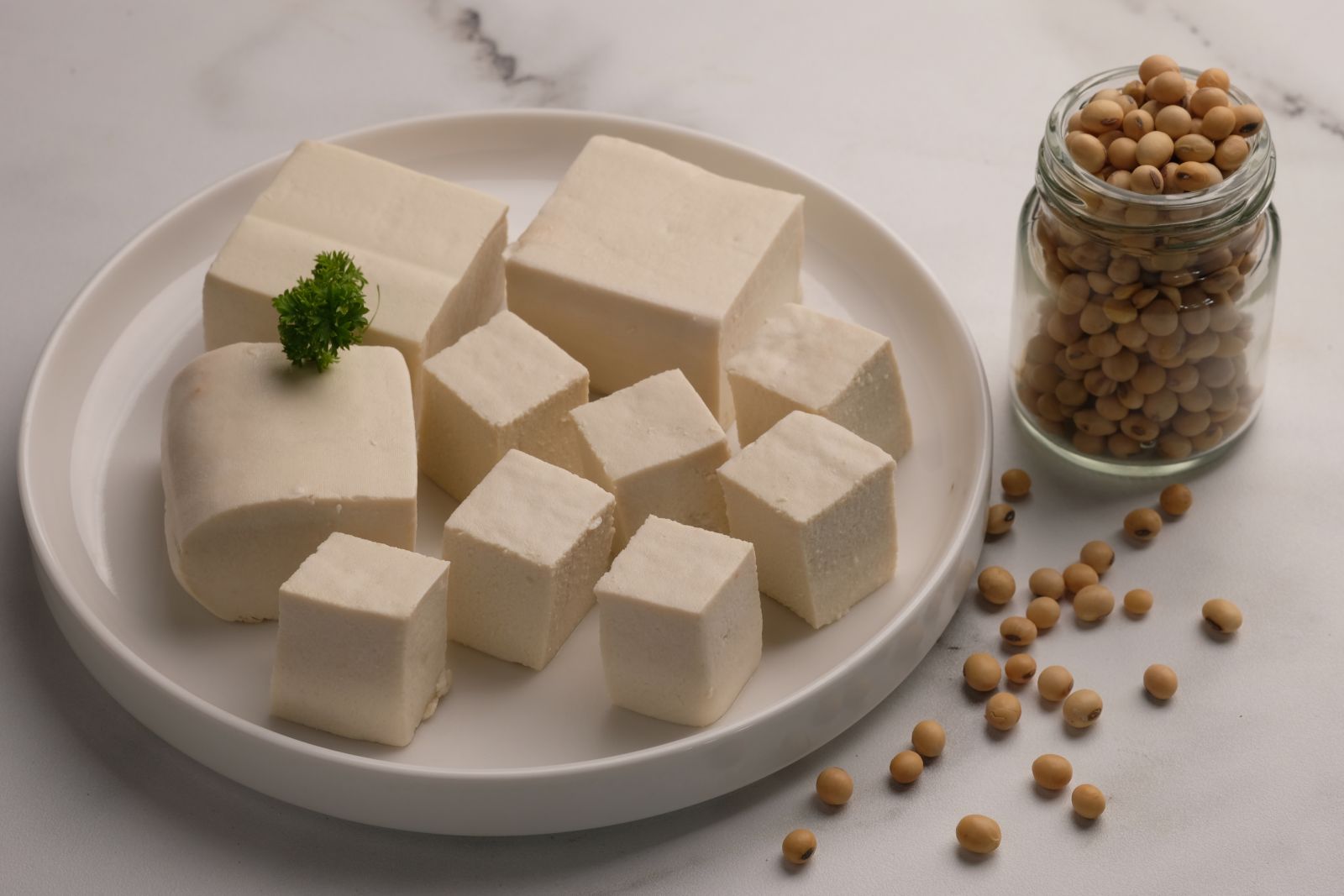 Tofu and soybeans by Ika Rakhmawati Hilal via iStock